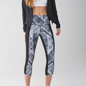 Lululemon Hot To Street Crop Legging Heat Wave White Black / Black size 2